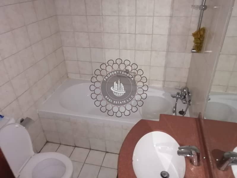 SPACIUS| MID FLOOR UNFURNISHED lake view - Image 12