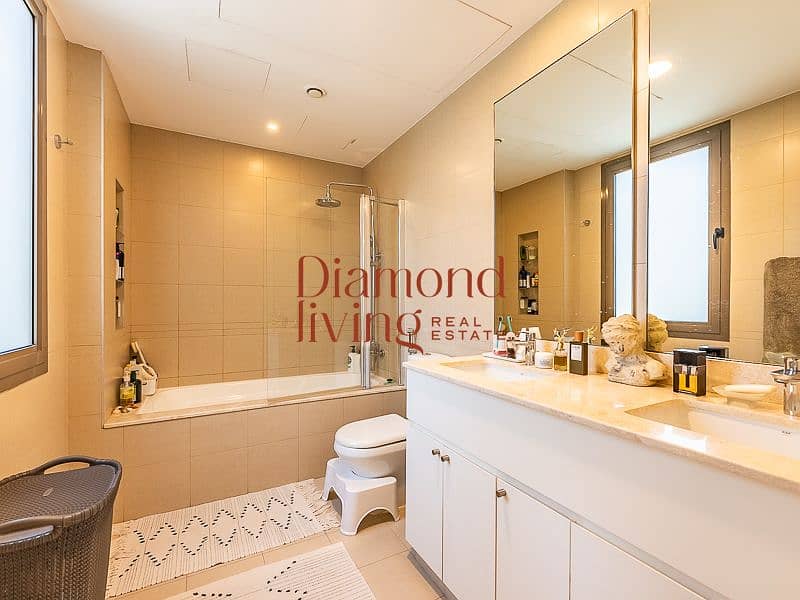 Upgraded | Exclusive | Vacant Soon - Image 11