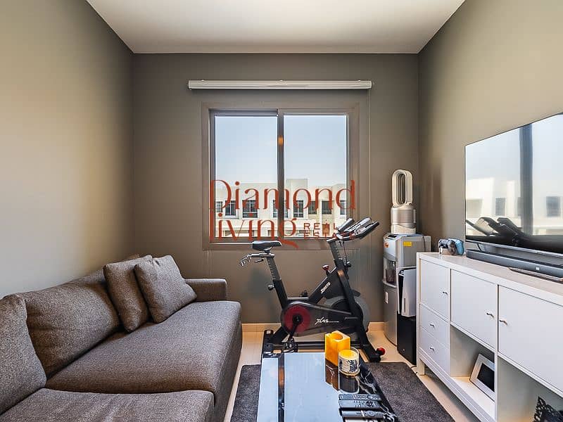 Upgraded | Exclusive | Vacant Soon - Image 12