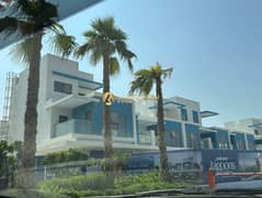 Corner unit / spacious layout/ brand new