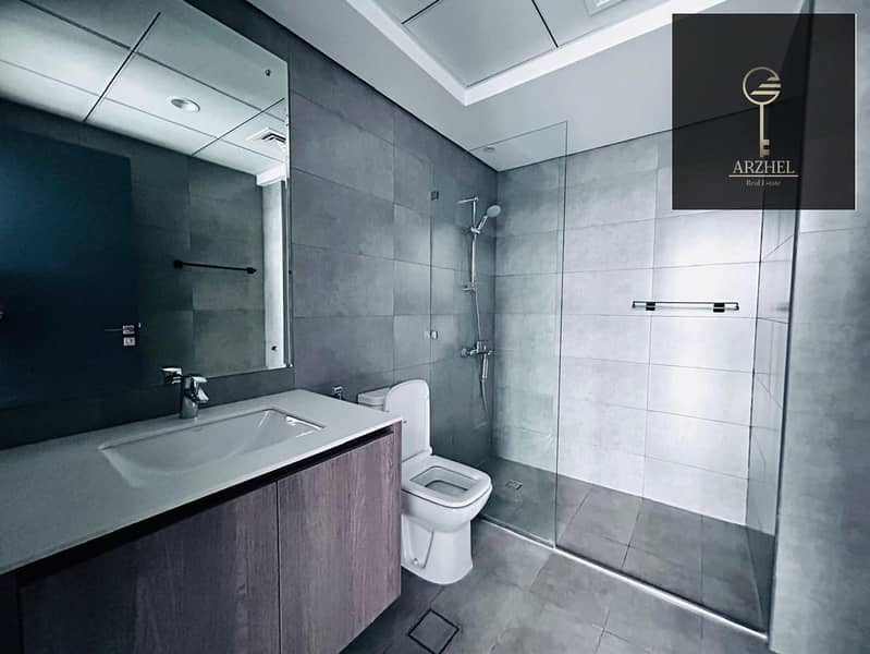 4 WhatsApp Image 2025-11-25 at 14.43. 38 (1). jpeg
