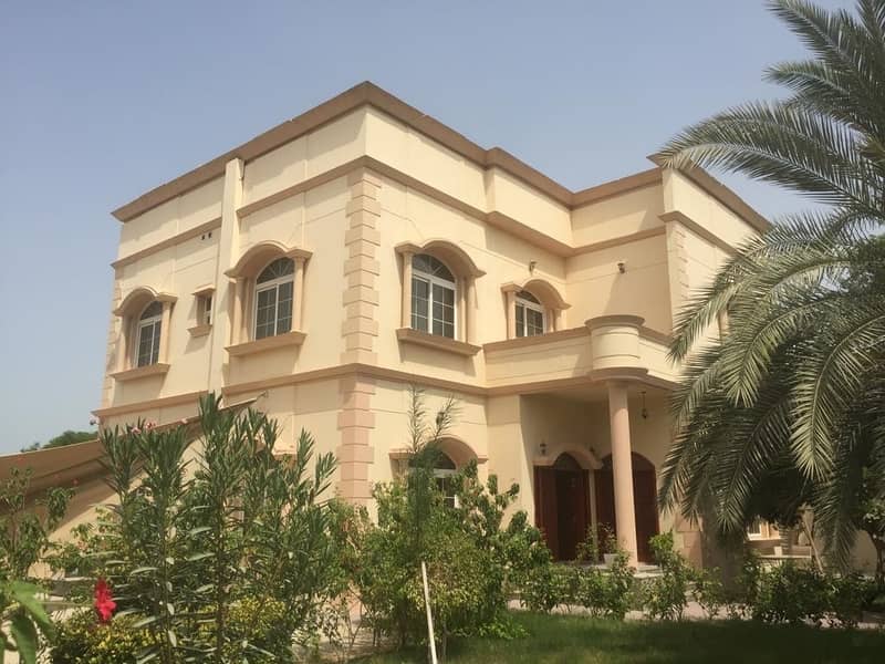 5 BR villa with huge garden and very nice pool