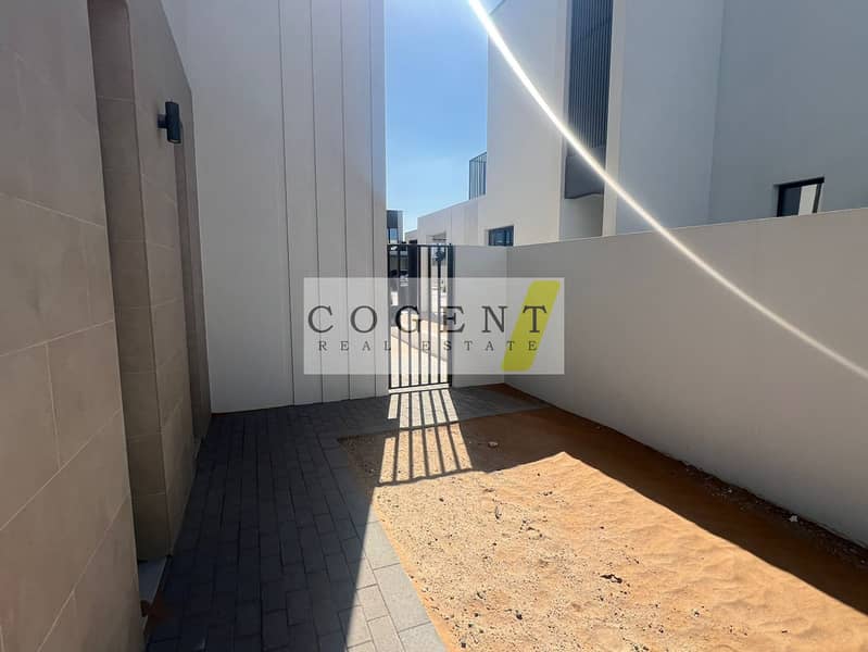 Vacant Mid Jan | Single Row | Hot Deal