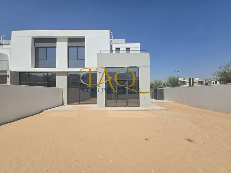 Huge Plot 4 Bed Room | Town House - Close to Entry & Exit