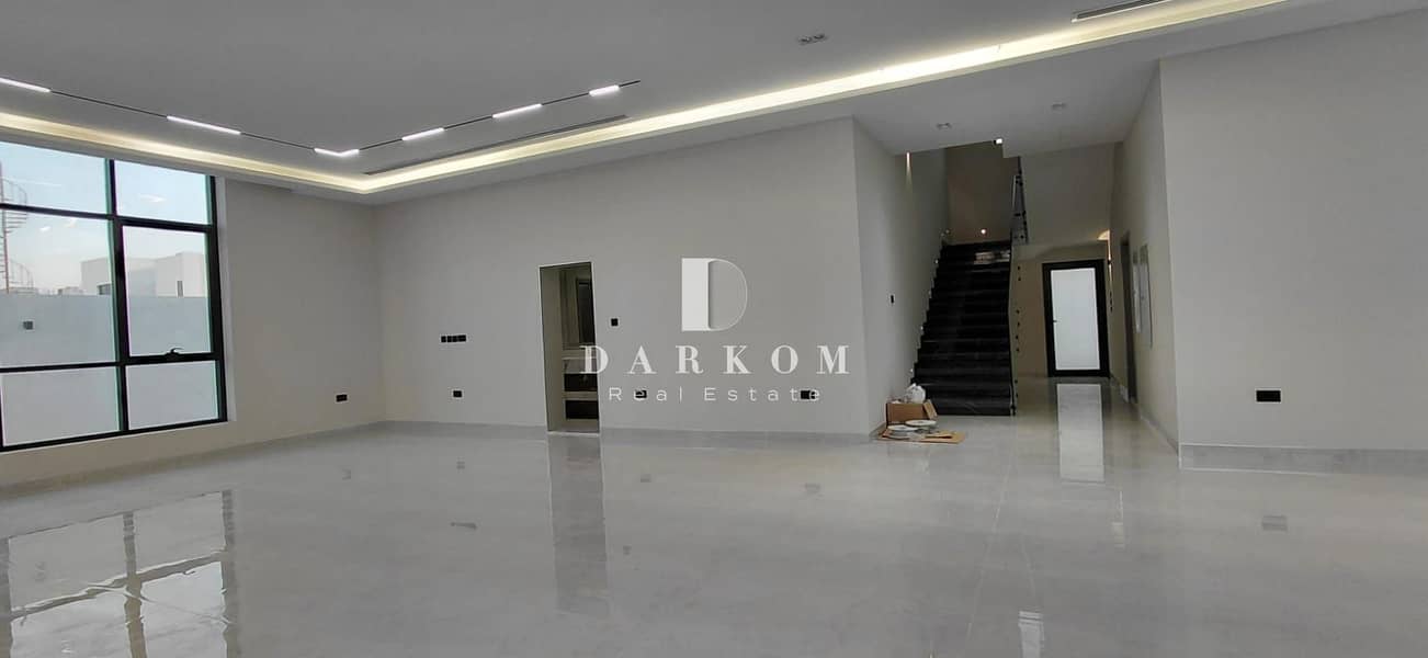 Stunning 5 Bedroom Villa + Maid’s Room in Al Aweer 1 | Prime Location | Spacious Layout
