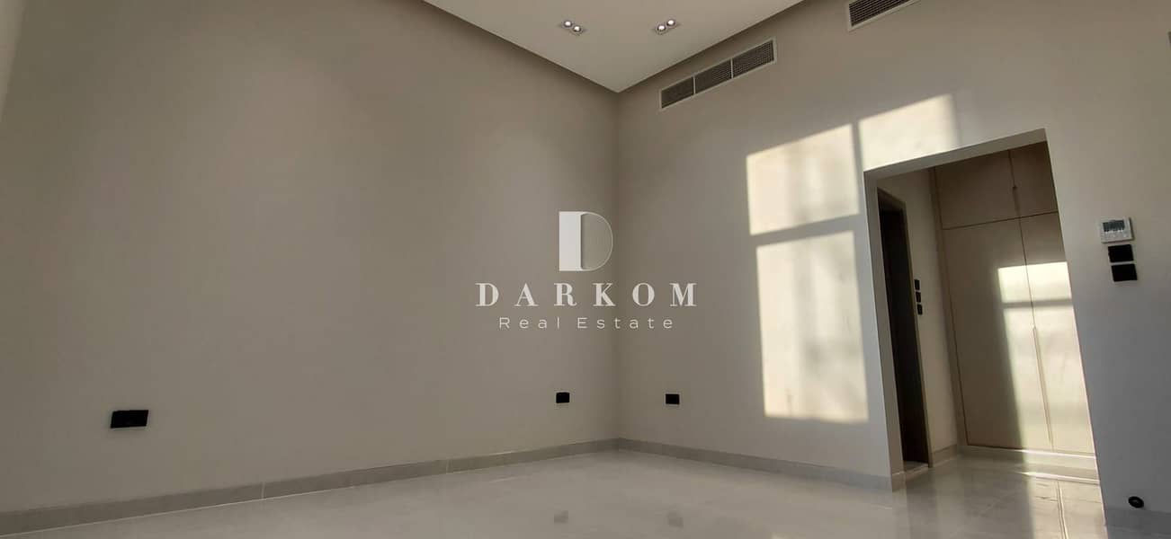 Stunning 5 Bedroom Villa + Maid’s Room in Al Aweer 1 | Prime Location | Spacious Layout - Image 6