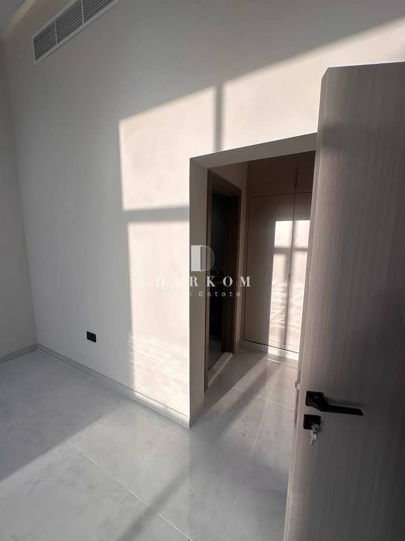 Stunning 5 Bedroom Villa + Maid’s Room in Al Aweer 1 | Prime Location | Spacious Layout - Image 12