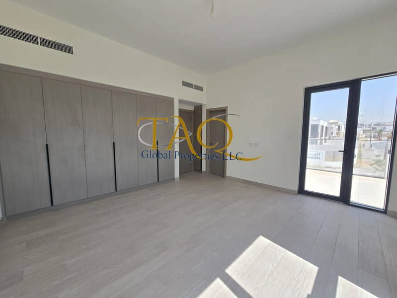 Huge Plot 4 Bed Room | Town House - Close to Entry & Exit