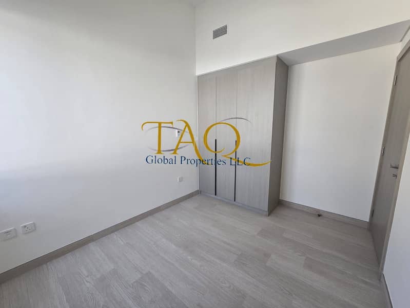 Huge Plot 4 Bed Room | Town House - Close to Entry & Exit