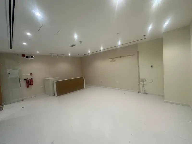 Vacant Fitted Shop | Mall Acces |Near Metro IDIFC