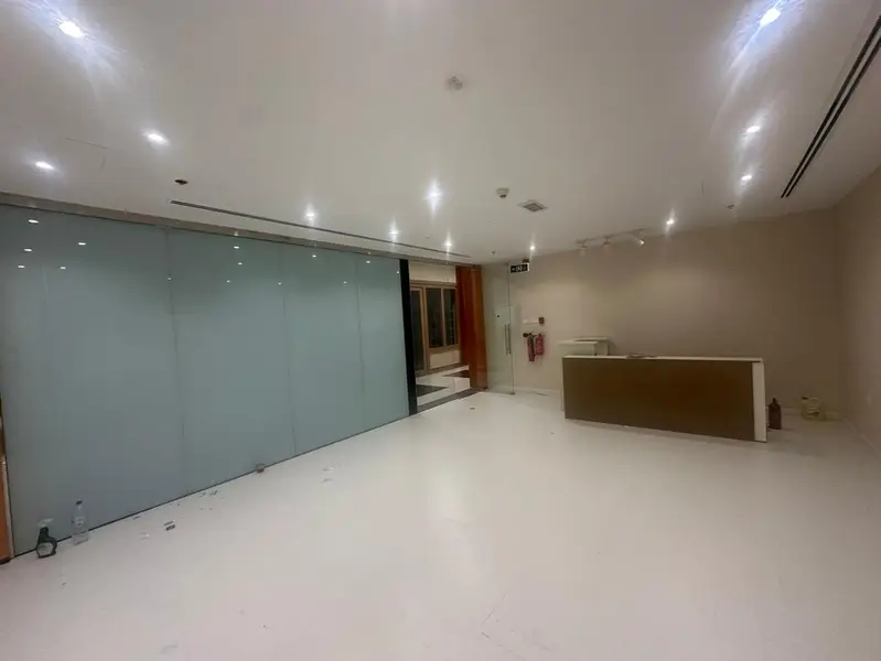 Vacant Fitted Shop | Mall Acces |Near Metro IDIFC