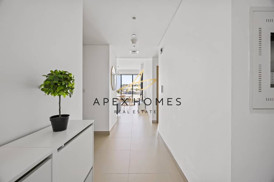 Marina Water View | Largest One Bed - Image 10