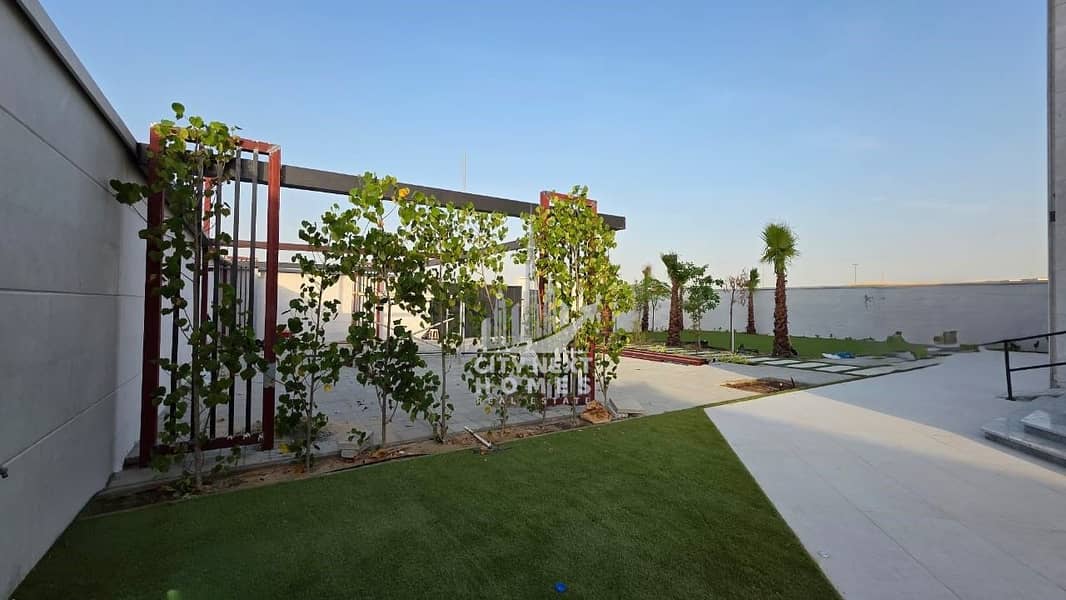 LUXURY 6 BEDROOM VILLA FOR RENT IN KHAWANEEJ 2