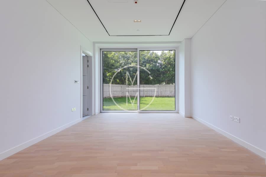 Exclusive | 3 Bedroom | Private Garden - Image 11