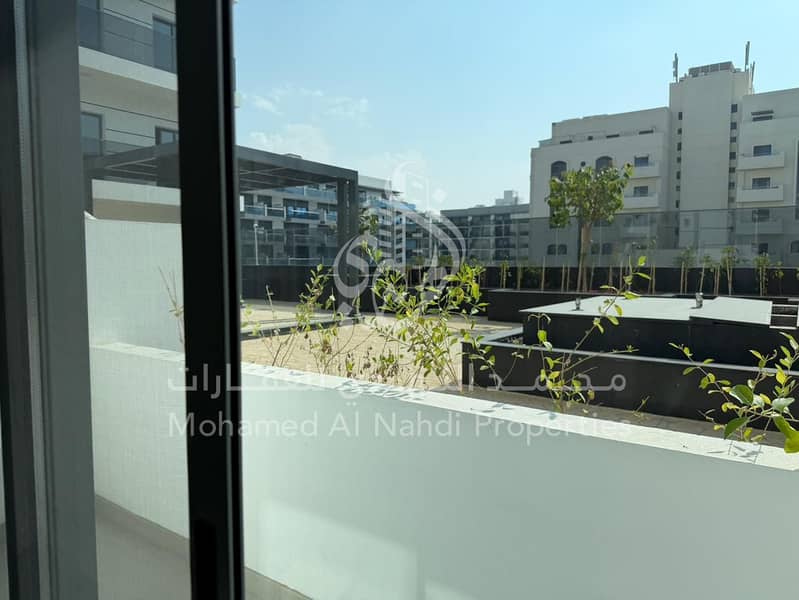 10 e8293cde-a318-4081-b6ac-7cfc41dce64e. jpg