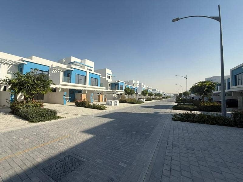 SINGLE ROW | BIG LAY-OUT | Modern Mediterranean Villa - Image 18