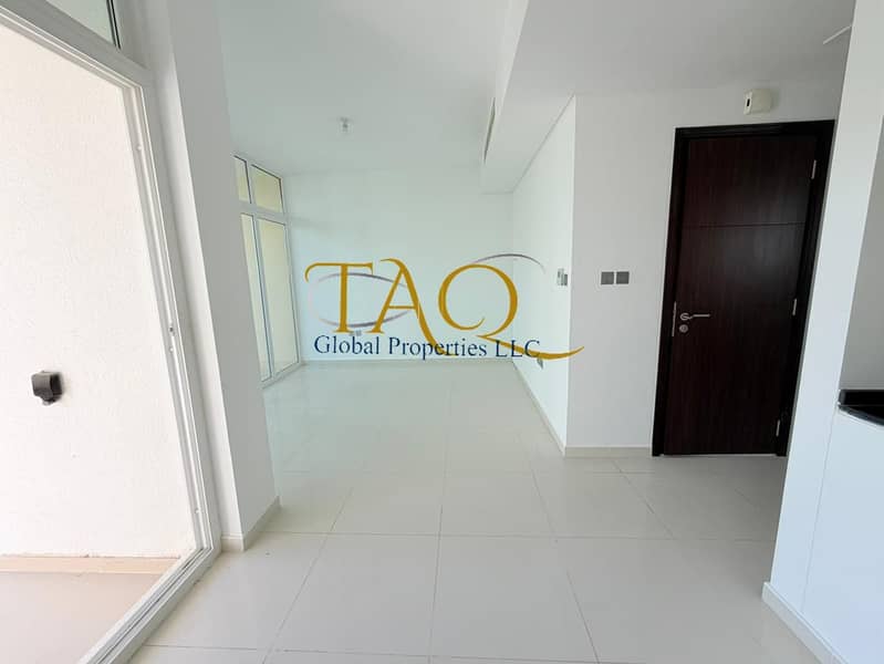 3BR CORNER | SINGLE ROW | UN-FURNISHED |