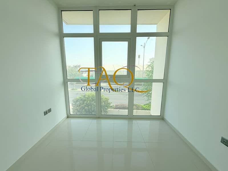 3BR CORNER | SINGLE ROW | UN-FURNISHED | - Image 8