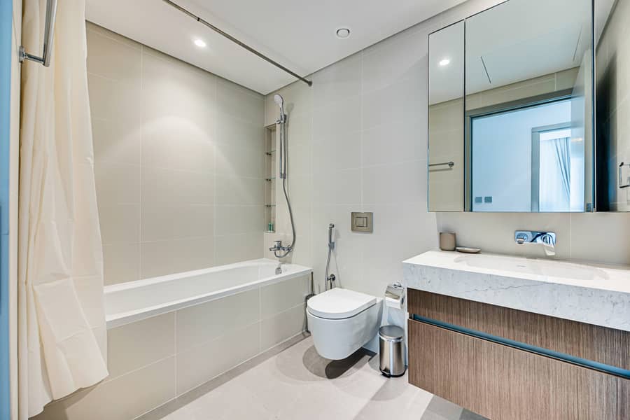 Perfectly located 1 BD apartment in Emaar Beachfront - Image 25