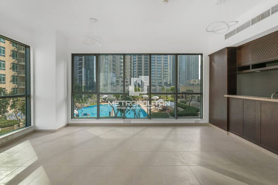 Vacant | Fountain View | Spacious Layout