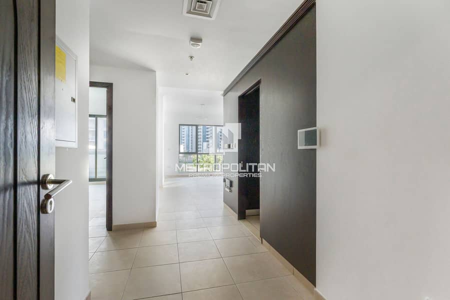 Vacant | Fountain View | Spacious Layout - Image 7