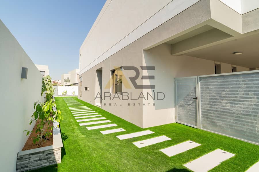 Spacious Unit | Landscaped | Ready to Move-in