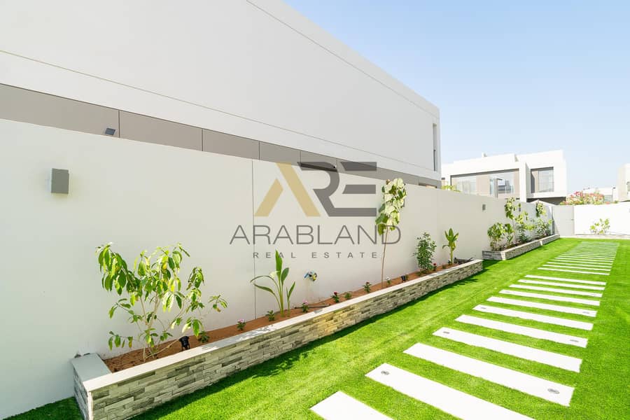 Spacious Unit | Landscaped | Ready to Move-in