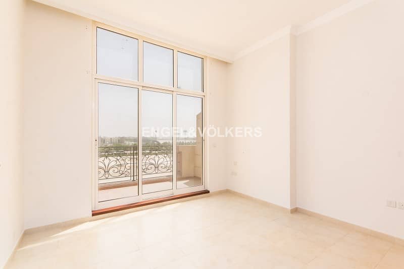 Spacious Layout | Canal View| Middle Floor