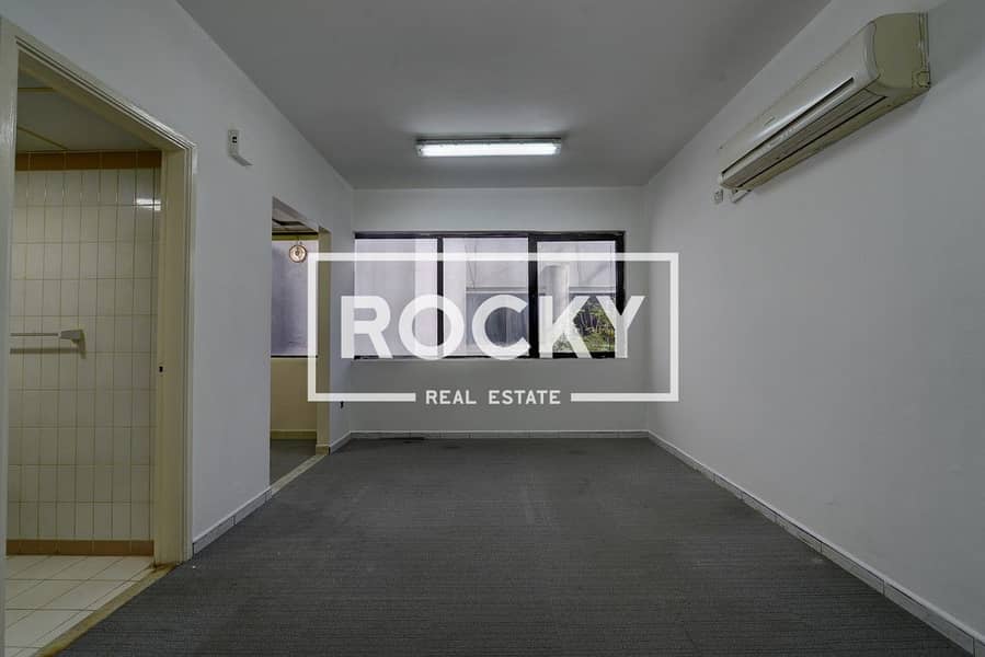 Studio with Parking | Prime Location