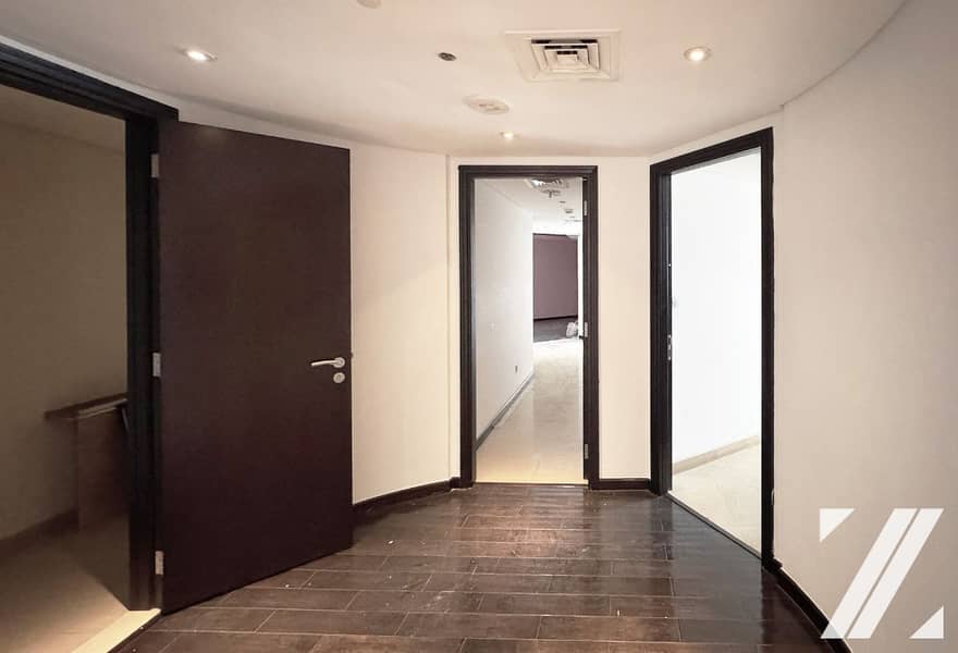 Spacious layout | 4 Beds | Penthouse | Vacant - Image 6