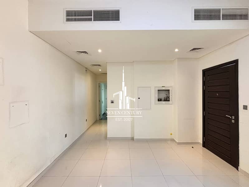 Spacious Layout | Closed Kitchen | Vacant