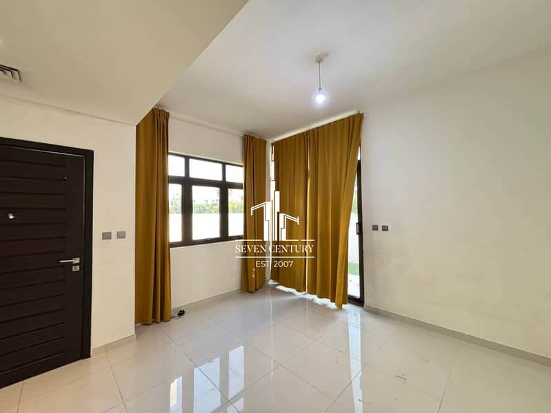 Spacious Layout | Closed Kitchen | Vacant