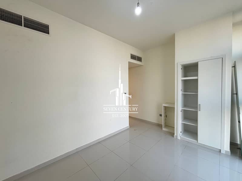 Spacious Layout | Closed Kitchen | Vacant - Image 8