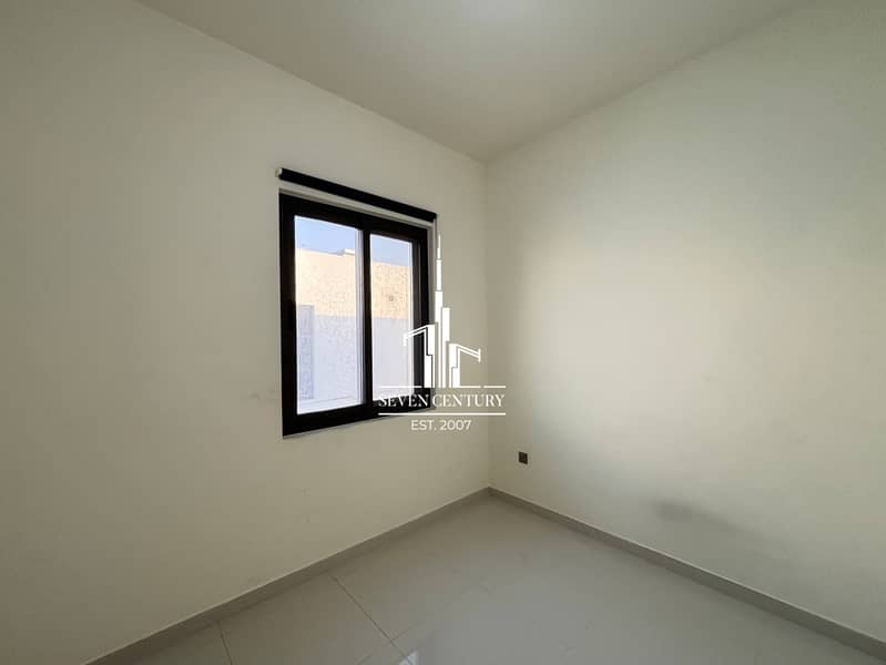 Spacious Layout | Closed Kitchen | Vacant - Image 9