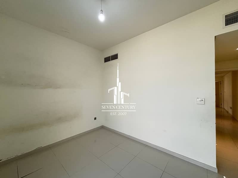 Spacious Layout | Closed Kitchen | Vacant - Image 11