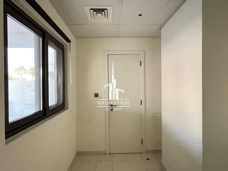 Spacious Layout | Closed Kitchen | Vacant - Image 12