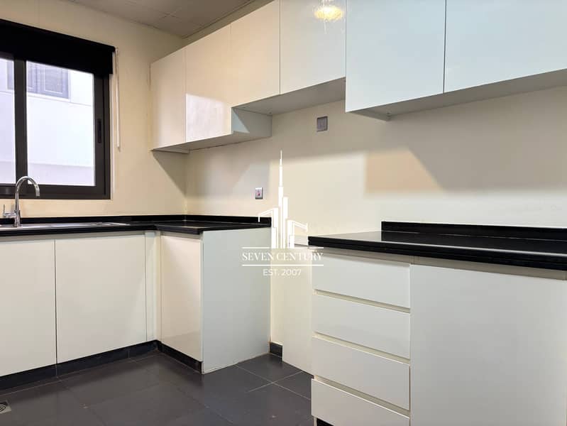 Spacious Layout | Closed Kitchen | Vacant - Image 13