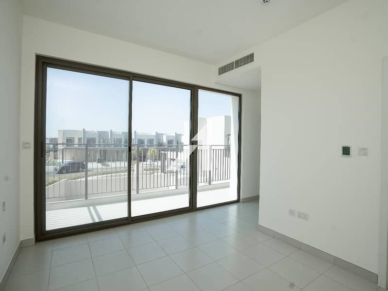 Vacant | Pool View| Single Row| Close to Amenities