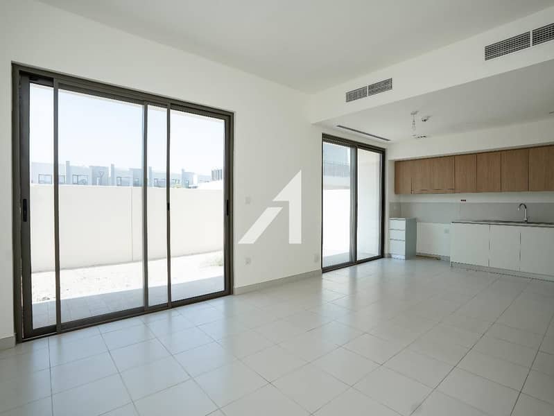 Vacant | Pool View| Single Row| Close to Amenities - Image 9