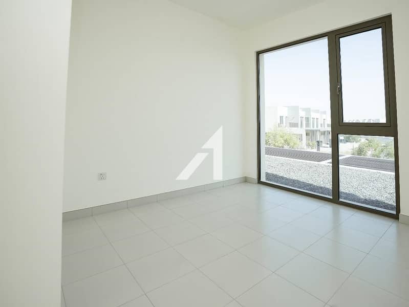 Vacant | Pool View| Single Row| Close to Amenities - Image 11