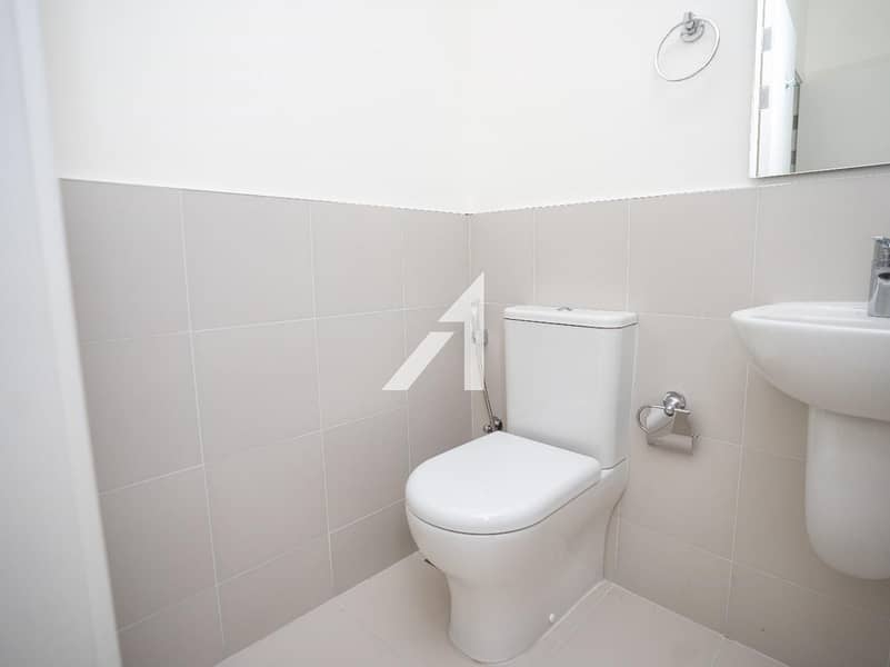 Vacant | Pool View| Single Row| Close to Amenities - Image 19