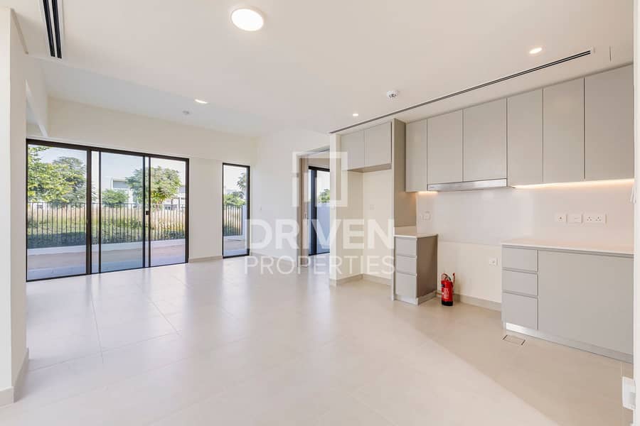 Park View | Single Row | New Handover | Amenities