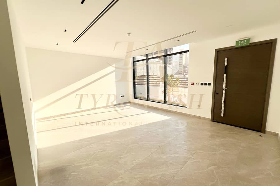 CORNER UNIT | SPACIOUS | PRIME LOCATION