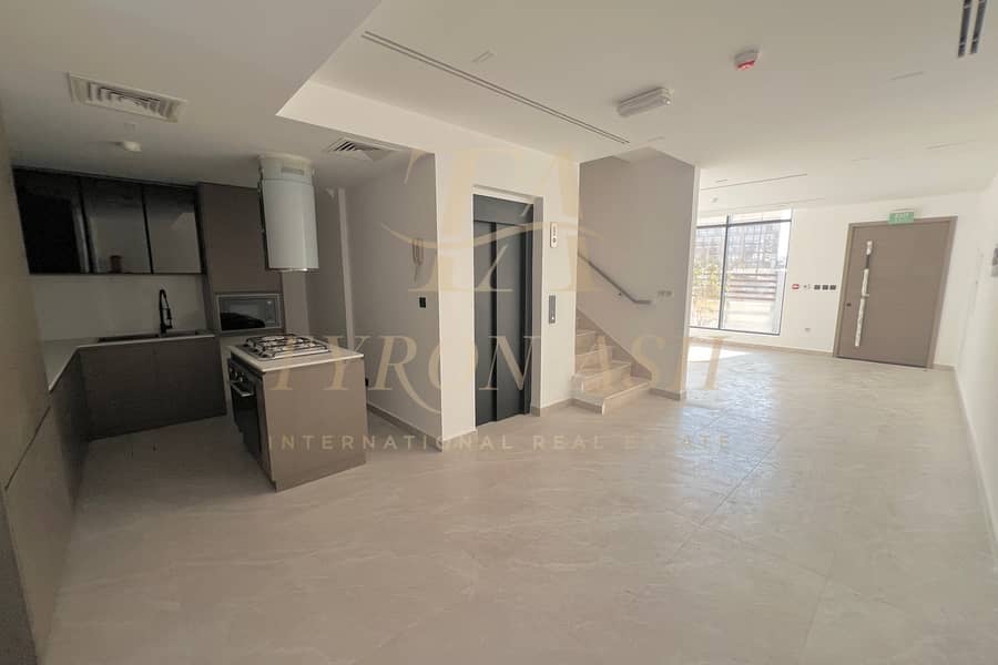 CORNER UNIT | SPACIOUS | PRIME LOCATION