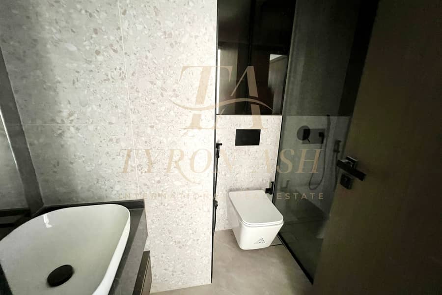 CORNER UNIT | SPACIOUS | PRIME LOCATION - Image 10