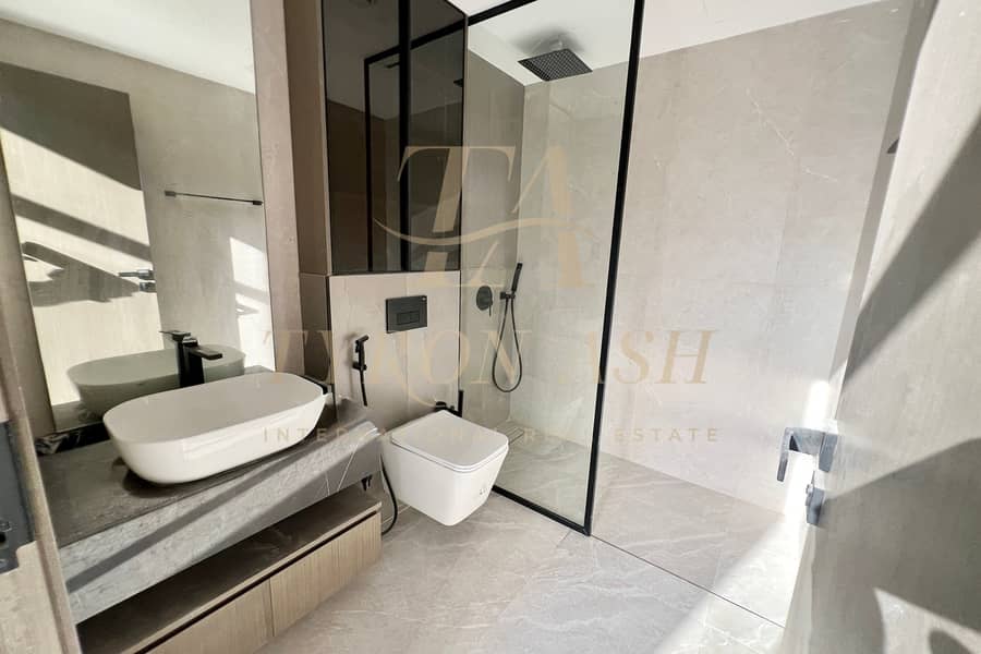 CORNER UNIT | SPACIOUS | PRIME LOCATION - Image 13