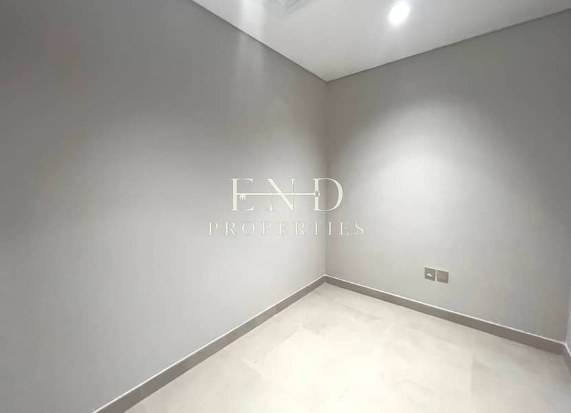 Brand New | Maids | Multiple Options | Road View - Image 6