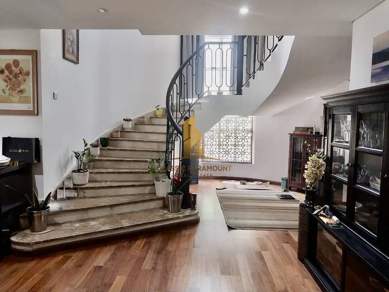 Elegant 6 BHK Villa Unmatched Luxury & Space - Image 10