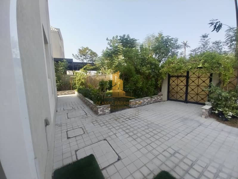 Elegant 6 BHK Villa Unmatched Luxury & Space - Image 22