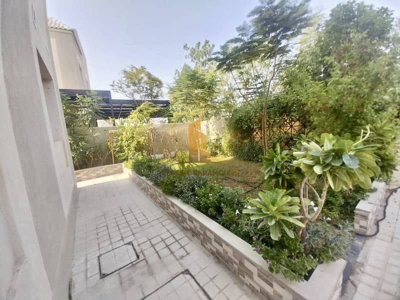 Elegant 6 BHK Villa Unmatched Luxury & Space - Image 25